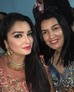 Amrapali Dubey With Her Mother