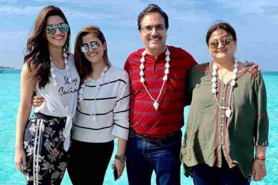 Kriti Sanon with family 
